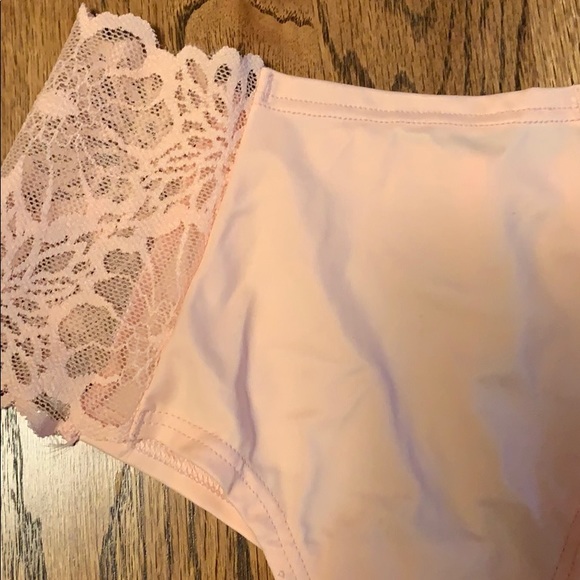 𝙿𝚒𝚗𝚔 𝚟𝚜 𝚞𝚗𝚍𝚒𝚎𝚜 - Picture 3 of 4